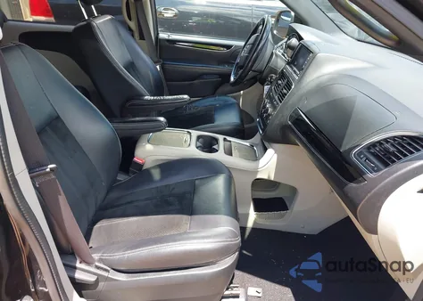 2017 Dodge Grand Caravan Sxt z USA, uszkodzony, nr VIN 2C4RDGCG5HR714088